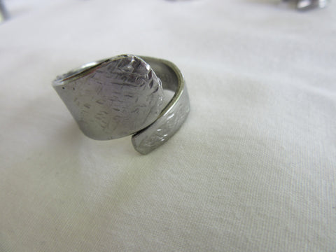 SSR032 Stainless Steel Ring Bypass StyleTextured Pattern